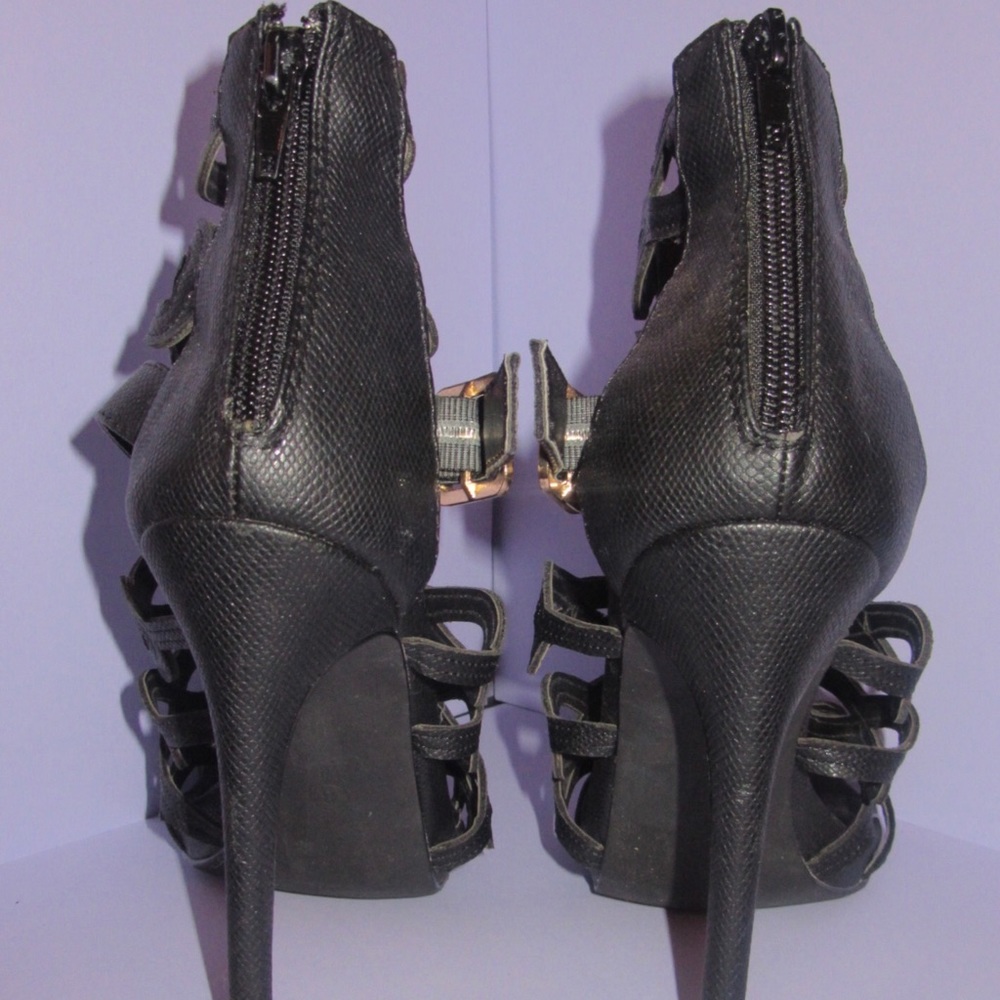 Heels - Picture 2 of 3